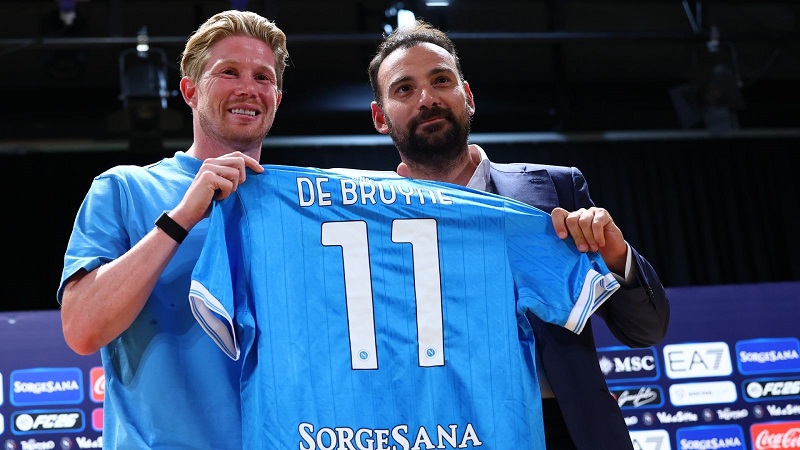 Kevin De Bruyne pukee Napolin pelipaidan numeroon 11